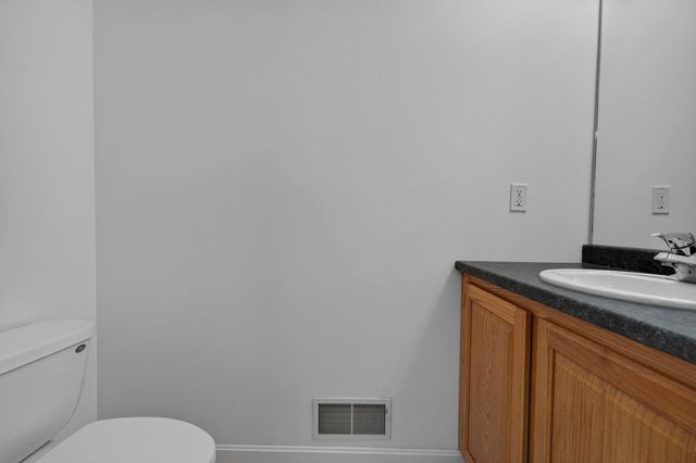 16 Spyglass point Circle, Bedford, NH 03110