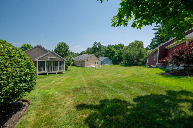 16 Spyglass point Circle, Bedford, NH 03110
