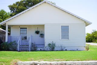 101 Lindsey Street, Bowie, TX 76230