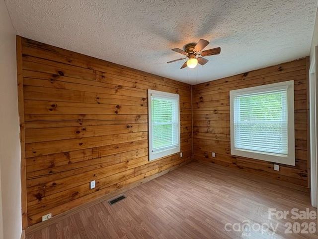 9064 Wildflower Lane, Newland, NC 28657
