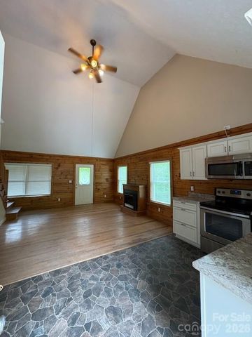 9064 Wildflower Lane, Newland, NC 28657