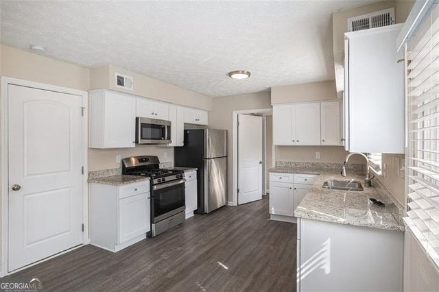 3822 HOLLAND Drive, Snellville, GA 30039