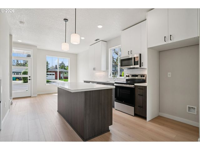 5971 Se REEDWAY St, Portland, OR 97206
