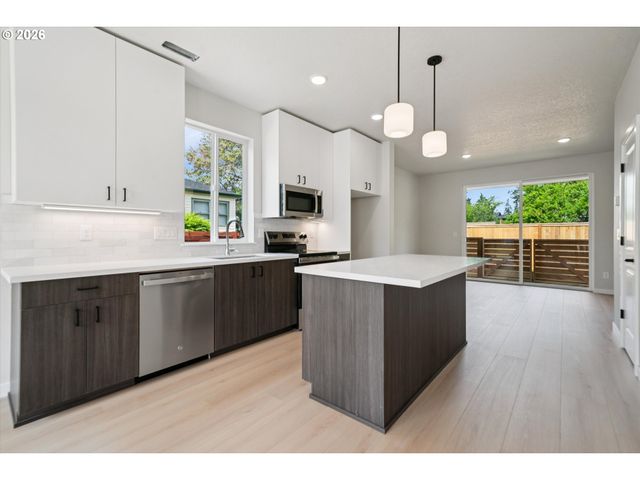 5971 Se REEDWAY St, Portland, OR 97206