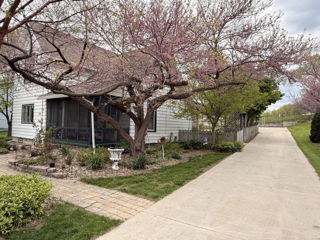 33220 S Honey Lake ROAD, Burlington, WI 53105