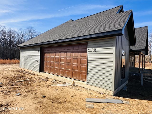 1458 Taylor Place Rd, Jamestown, TN 38556