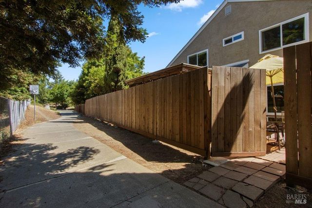 645 Snapdragon Pl, Benicia, CA 94510