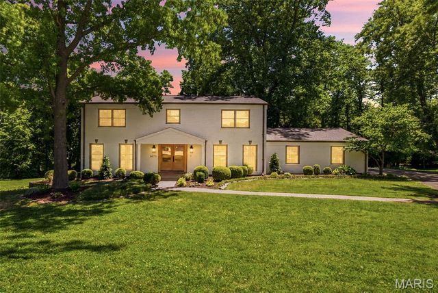 19 Sackston Woods Lane, St Louis, MO 63141