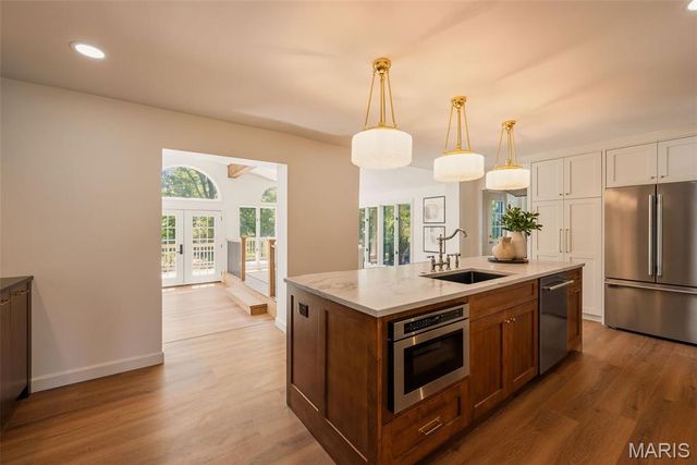 19 Sackston Woods Lane, St Louis, MO 63141