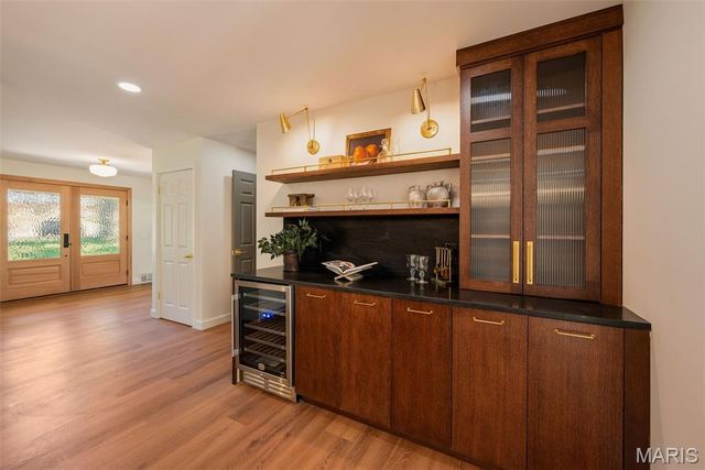 19 Sackston Woods Lane, St Louis, MO 63141