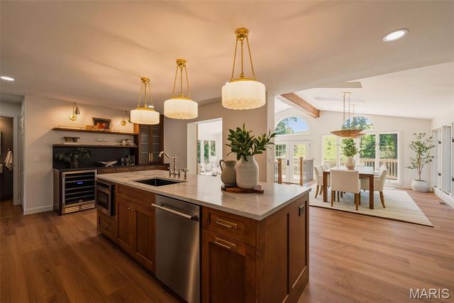19 Sackston Woods Lane, St Louis, MO 63141