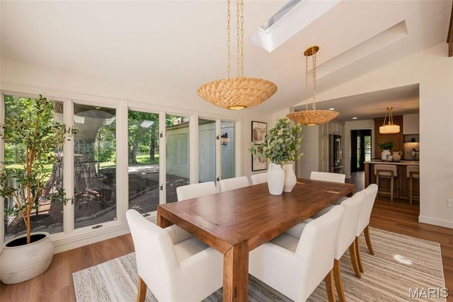 19 Sackston Woods Lane, St Louis, MO 63141