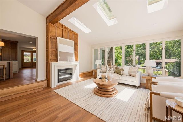 19 Sackston Woods Lane, St Louis, MO 63141