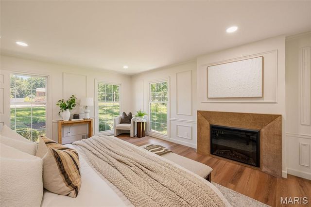 19 Sackston Woods Lane, St Louis, MO 63141
