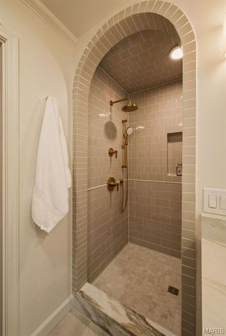 19 Sackston Woods Lane, St Louis, MO 63141