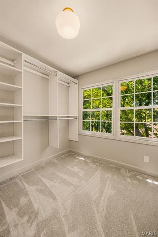19 Sackston Woods Lane, St Louis, MO 63141