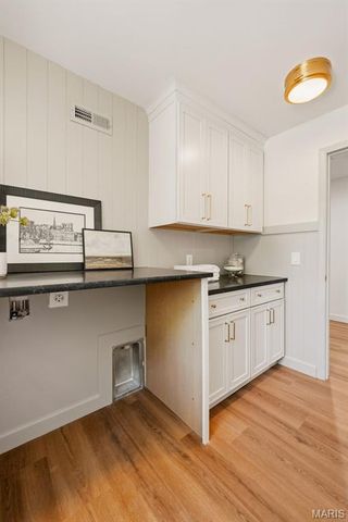 19 Sackston Woods Lane, St Louis, MO 63141