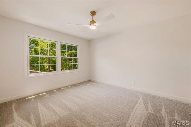 19 Sackston Woods Lane, St Louis, MO 63141