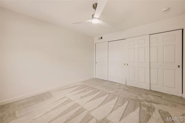 19 Sackston Woods Lane, St Louis, MO 63141