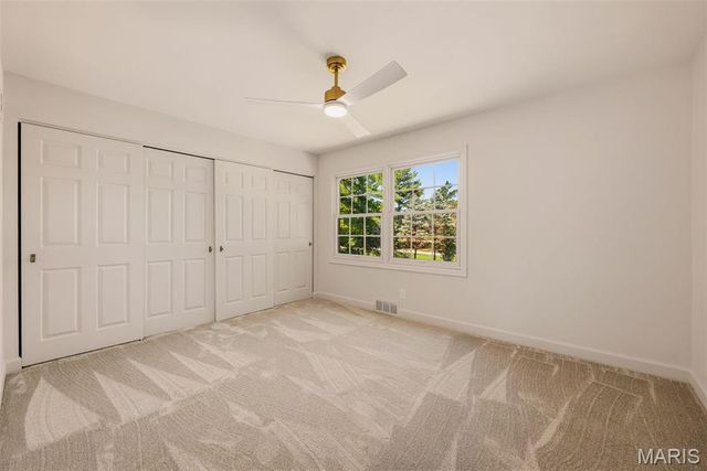 19 Sackston Woods Lane, St Louis, MO 63141