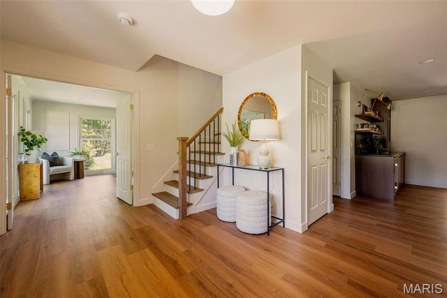 19 Sackston Woods Lane, St Louis, MO 63141