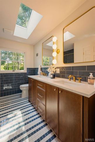 19 Sackston Woods Lane, St Louis, MO 63141