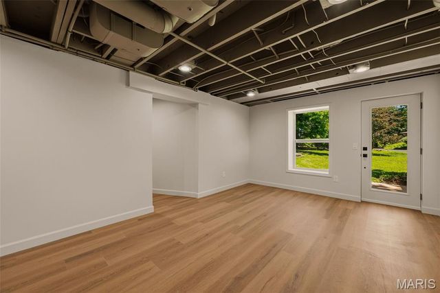 19 Sackston Woods Lane, St Louis, MO 63141
