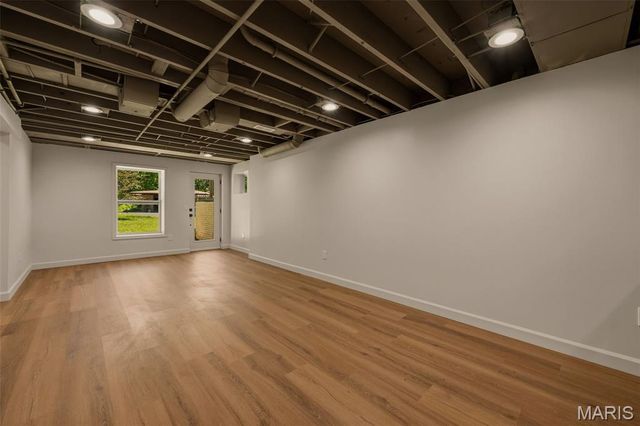 19 Sackston Woods Lane, St Louis, MO 63141