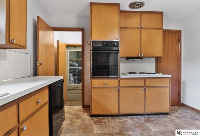 8741 Charles Street, Omaha, NE 68114