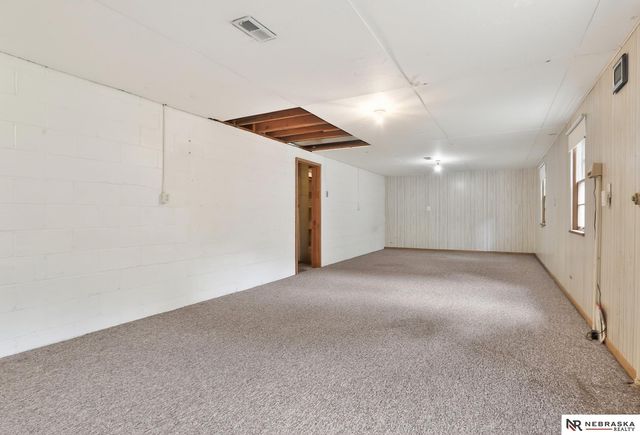 8741 Charles Street, Omaha, NE 68114
