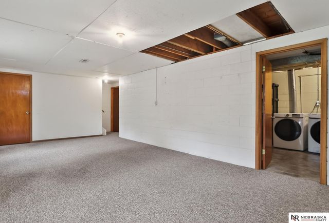 8741 Charles Street, Omaha, NE 68114