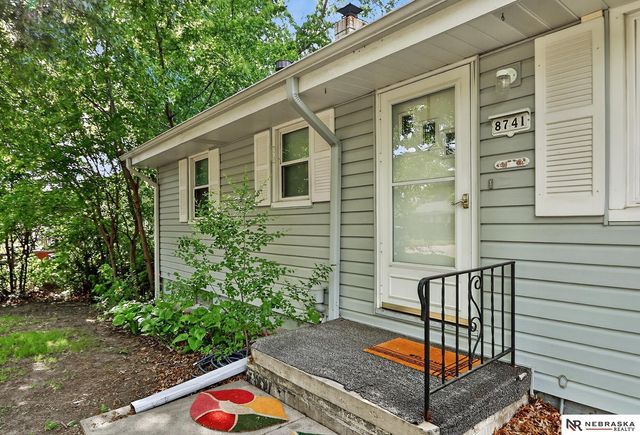 8741 Charles Street, Omaha, NE 68114