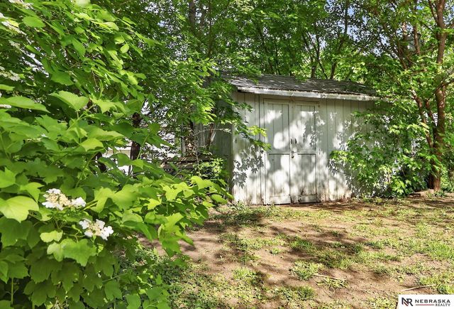 8741 Charles Street, Omaha, NE 68114