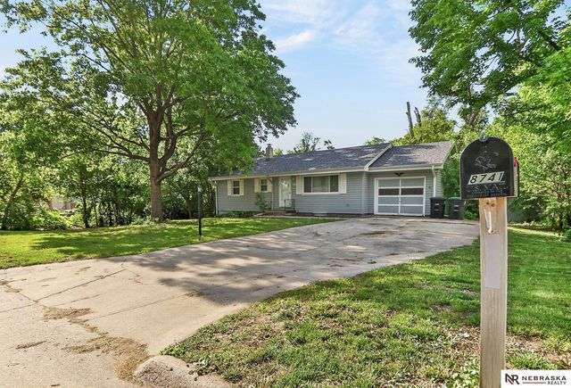 8741 Charles Street, Omaha, NE 68114