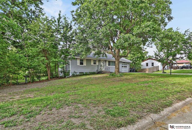 8741 Charles Street, Omaha, NE 68114