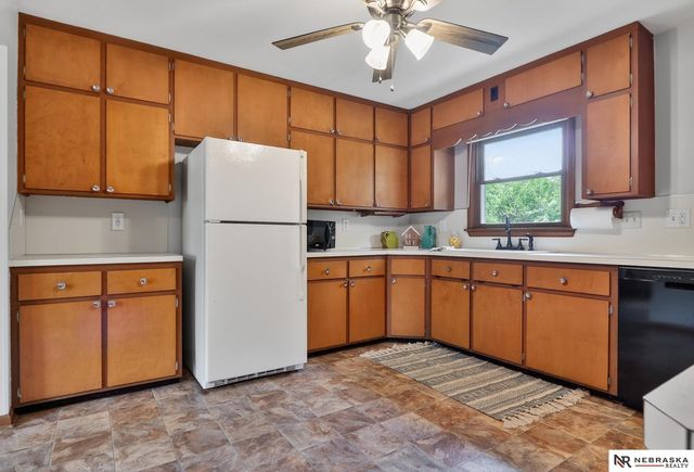 8741 Charles Street, Omaha, NE 68114