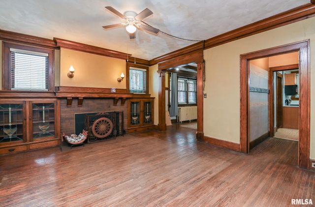 301 E THRUSH Avenue, Peoria, IL 61603