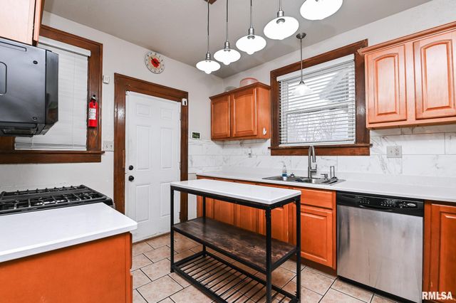 301 E THRUSH Avenue, Peoria, IL 61603