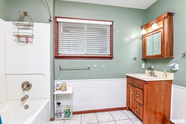 301 E THRUSH Avenue, Peoria, IL 61603