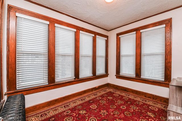 301 E THRUSH Avenue, Peoria, IL 61603