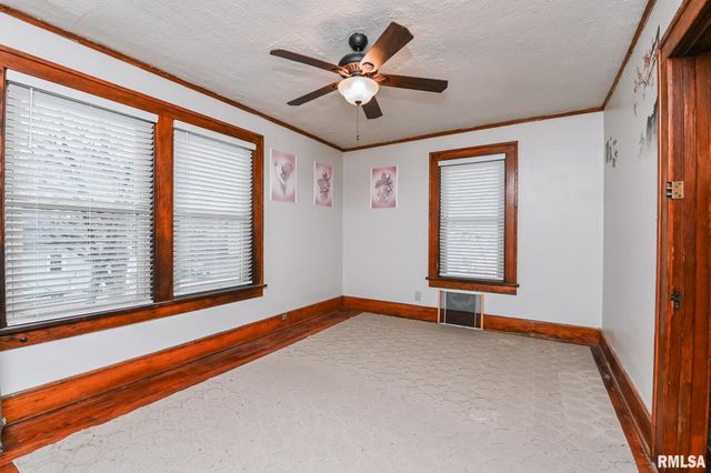 301 E THRUSH Avenue, Peoria, IL 61603