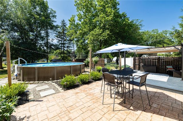 16 Crossfield Rd, Perinton, NY 14450