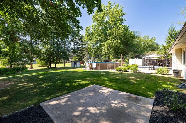 16 Crossfield Rd, Perinton, NY 14450