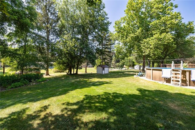 16 Crossfield Rd, Perinton, NY 14450