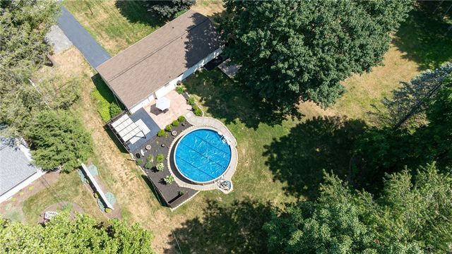 16 Crossfield Rd, Perinton, NY 14450
