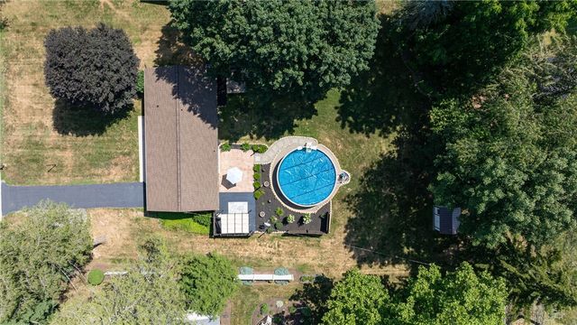 16 Crossfield Rd, Perinton, NY 14450