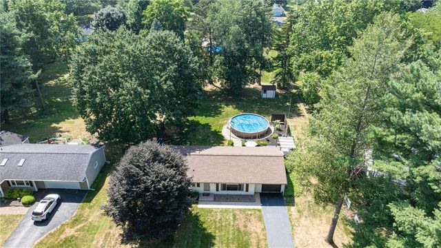 16 Crossfield Rd, Perinton, NY 14450