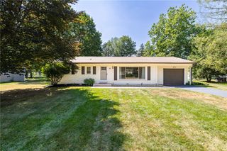 16 Crossfield Rd, Perinton, NY 14450