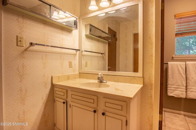 4735 Campbell Road, Las Cruces, NM 88007