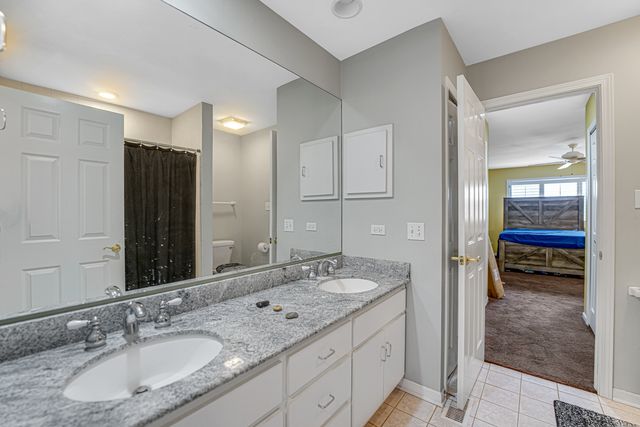 70 W Deer Haven ct Court, Crete, IL 60417